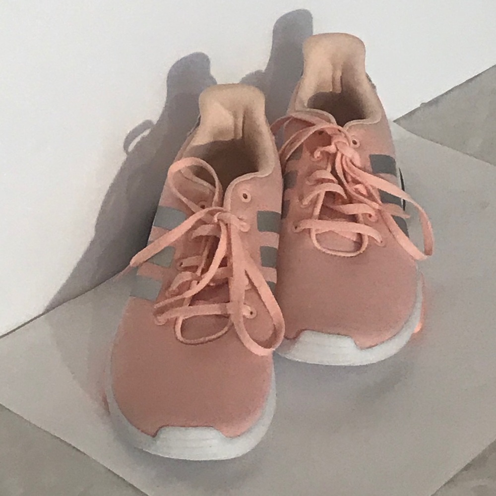 Adidas casual tennis shoes